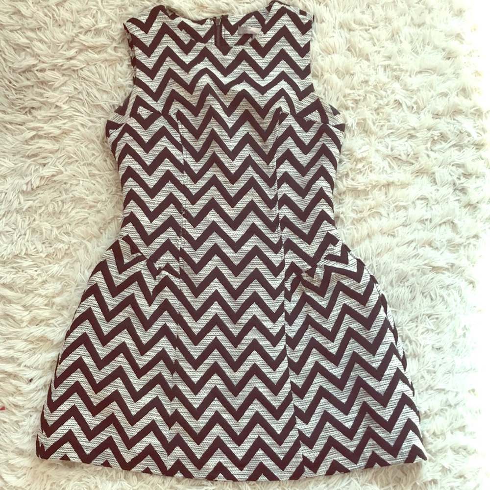 Zig zag chevron patterned dress